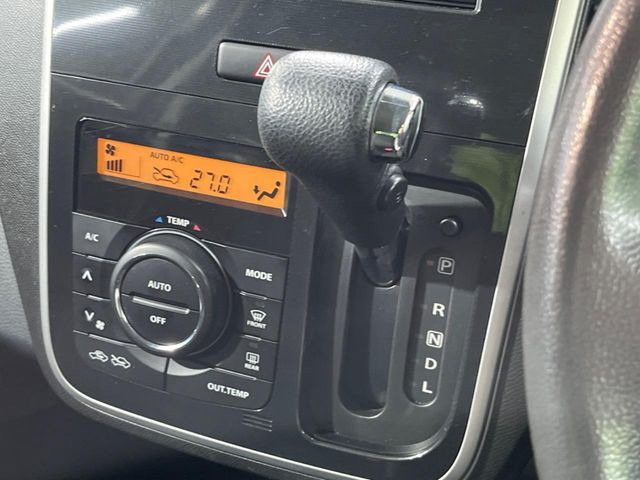 インパネシフトならハンドルからの移動距離が短く操作もスムーズ!また、足元が広くなりすっきりしますので、大柄な方でも快適にお過ごしいただけます。