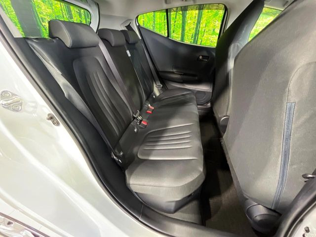 後部座席も気になるようなキズ・汚れやへたり等、大きなダメージはなく、良好な状態です。