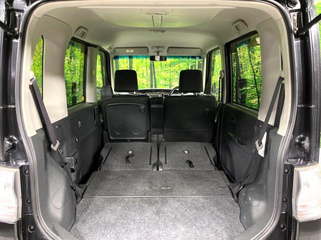 後席を格納すると、これだけの広さが!シーンに合わせたシートアレンジで、大きな荷物も積むことが出来ます♪