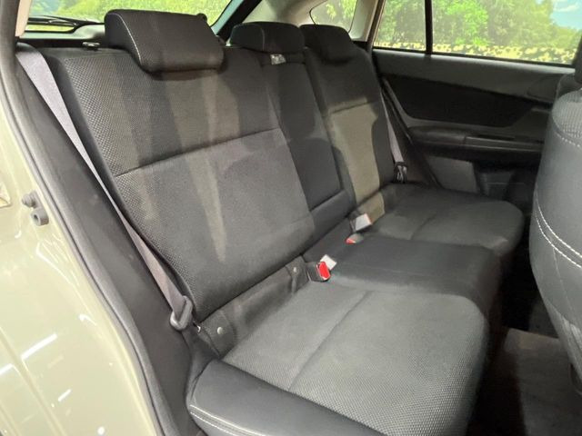 後部座席も気になるようなキズ・汚れやへたり等、大きなダメージはなく、良好な状態です。