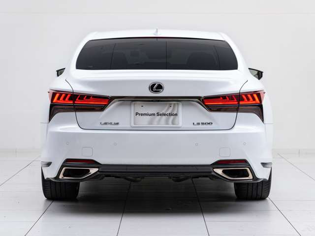 【 安心の最大381項目対象の有料保証 】エンジンやミッション等の機関系はもちろん、純正ナビやエアコンなどあらゆる部位が対象。年間あたり300万円の保証、24時間対応の窓口有、さらにタイヤ保証付き!