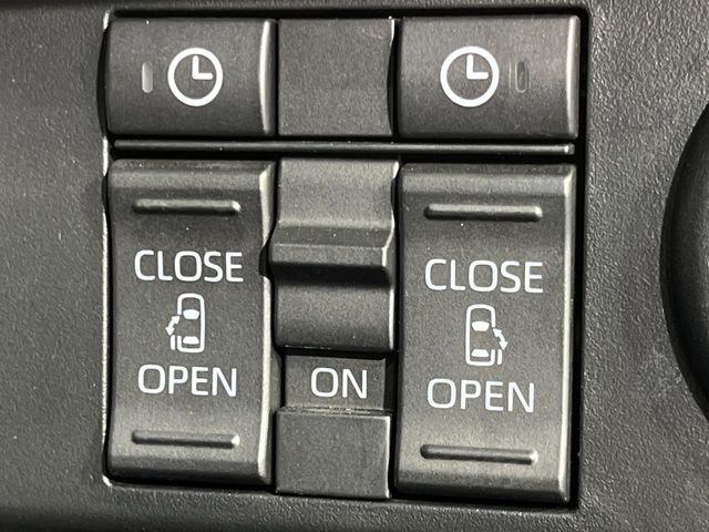 【両側パワースライドドア】スマートキーや運転席のスイッチで後席両側スライドドアの開閉が可能♪電動だから力を入れてドアを開ける必要が無く、小さなお子様でも簡単に開け閉めでき快適です♪