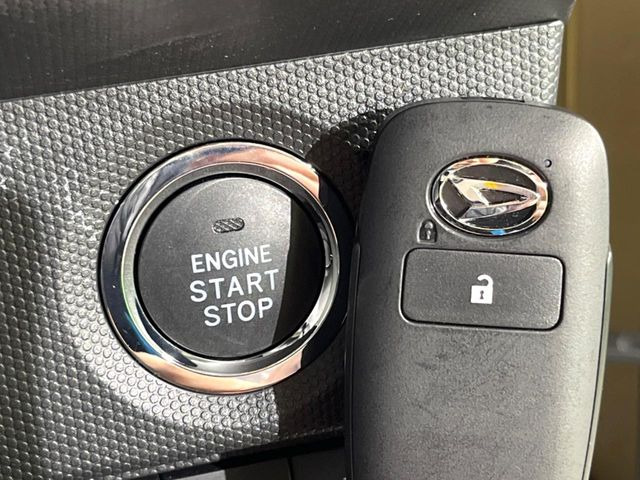 �y�L�[�t���[�V�X�e���z�J�o����|�P�b�g�ɓ��ꂽ�܂܂ł��h�A�̎{���E�������\�ȃX�}�[�g�L�[�𑕔��B�G���W���̃I���E�I�t�����J�M�����o���K�v����������Ƃ��Ă��֗��ł���