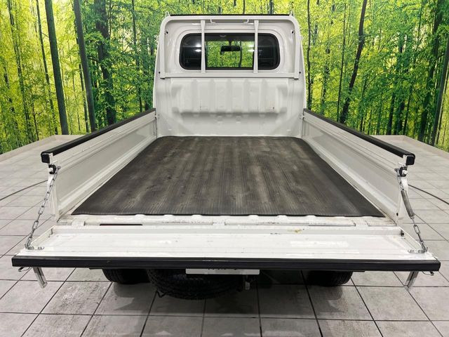 積み下ろしのしやすいデッキにはたっぷりと荷物を積み込んでいただけます。遊びから仕事まで、様々なシーンで頼れます♪