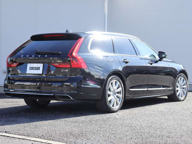 エンジンオイルはフランスのMOTUL(モチュール)を使用しています。新旧ボルボ各モデルに適合する異なる粘度のオイルをご用意しています。