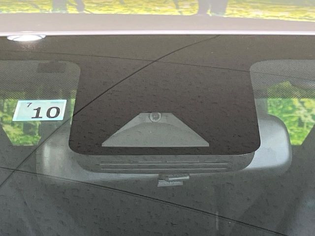 【トヨタセーフティセンス】走行中に前方の車両等を認識し、衝突しそうな時は警報とブレーキで衝突回避と被害軽減をアシスト。より安全にドライブをお楽しみいただけます。