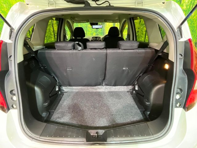 ���i�̂���������ʋ΁A���}���ɏ\���ȉ׎��X�y�[�X���m�ۂ��Ă���܂��B�Z�J���h�V�[�g��|���ƁA�傫�ȉו��̐ύڂ��\�ł���