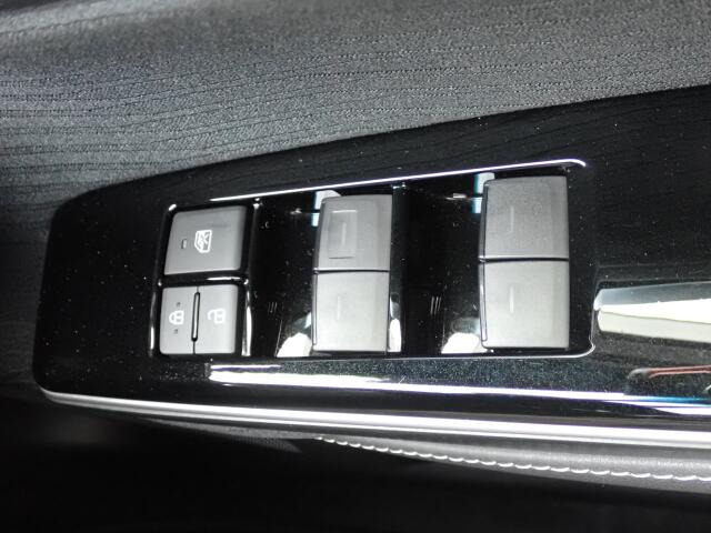 �d���i�[���h�A�~���[�E�p���[�E�B���h�E�������Ă��܂��B