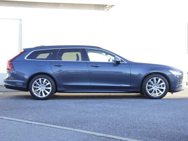 【消耗部品7品目の新品交換】エンジンオイル、オイルフィルター、メインバッテリー、前後ワイパーゴム、ブレーキフルード、冷却水、エアコンフィルターを新品交換します。