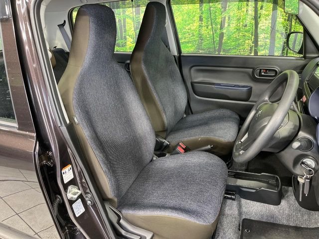 運転席シート廻りは使用感も少なく、良好な状態となっています。丁寧に使われていたことがよくわかりますね。