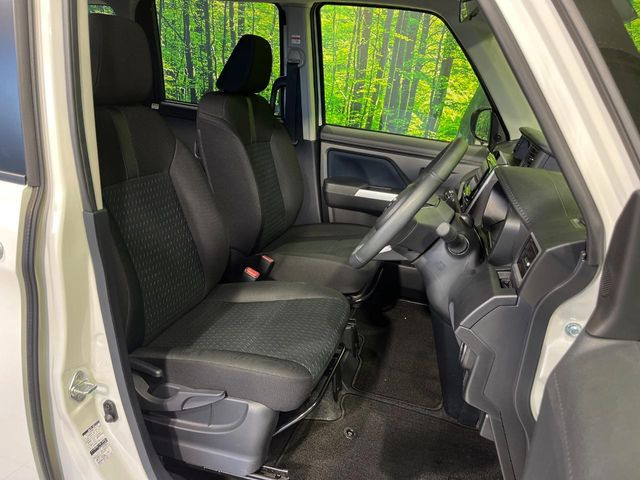 運転席シート廻りは使用感も少なく、良好な状態となっています。丁寧に使われていたことがよくわかりますね。