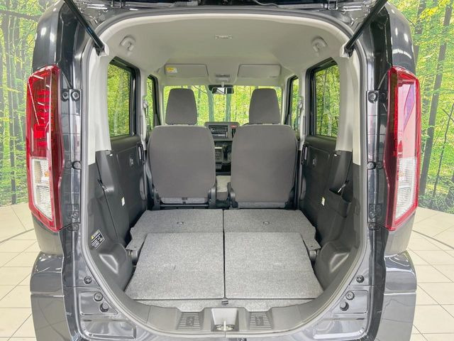 ���i�̂���������ʋ΁A���}���ɏ\���ȉ׎��X�y�[�X���m�ۂ��Ă���܂��B�Z�J���h�V�[�g��|���ƁA�傫�ȉו��̐ύڂ��\�ł���