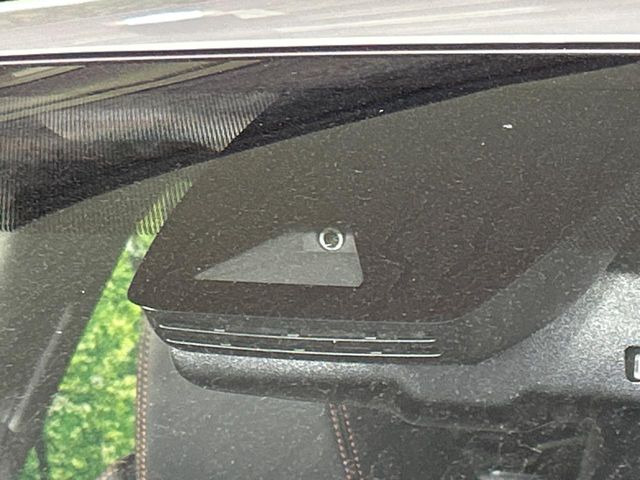 �y�g���^�Z�[�t�e�B�Z���X�z���s���ɑO���̎ԗ�����F�����A�Փ˂������Ȏ��͌x��ƃu���[�L�ŏՓˉ���Ɣ�Q�y�����A�V�X�g�B�����S�Ƀh���C�u�����y���݂��������܂��B