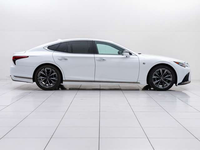 【 双日グループが運営 】当店は国内有数の高級輸入車専門店です。愛知県にて運営しております。お客様満足を目指し、安心して高級輸入車にお乗り頂けるようお手伝いいたします。全てアペルタにお任せください。