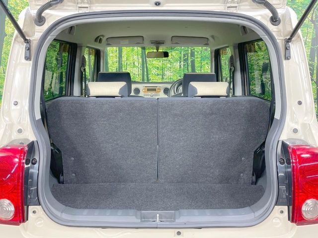 ���i�̂���������ʋ΁A���}���ɏ\���ȉ׎��X�y�[�X���m�ۂ��Ă���܂��B�Z�J���h�V�[�g��|���ƁA�傫�ȉו��̐ύڂ��\�ł���