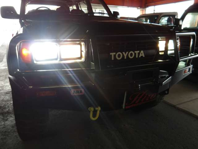 �p��4���d�lLED�w�b�h���C�g���Â����ł����S���ĉ^�]�ł��܂�!LED�w�b�h���C�g�͏���d�͂����Ȃ��̂Ŏ�����������ł�!���邳���\���ŁA��ԑ��s�̕��S��a�炰�Ă����̂ň��S���ĉ^�]�ł��܂�!!