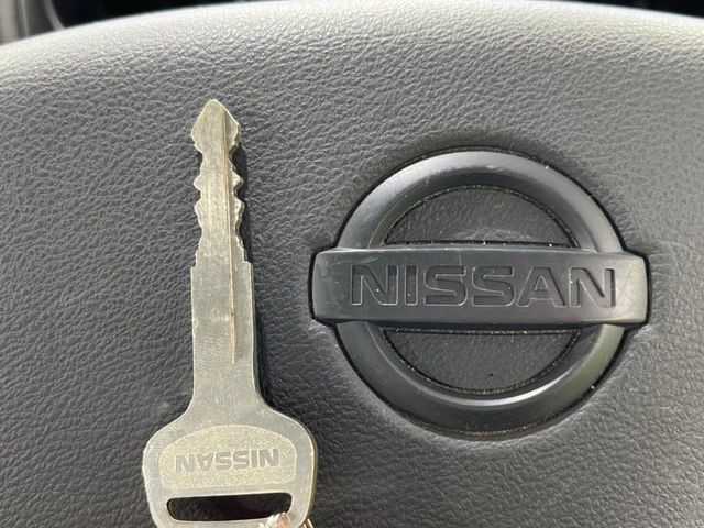 【キーレス】少し離れた場所からでもボタン一つでドアの開錠・施錠ができるのでとっても便利!ドアの鍵穴周りに傷をつけることもありません♪