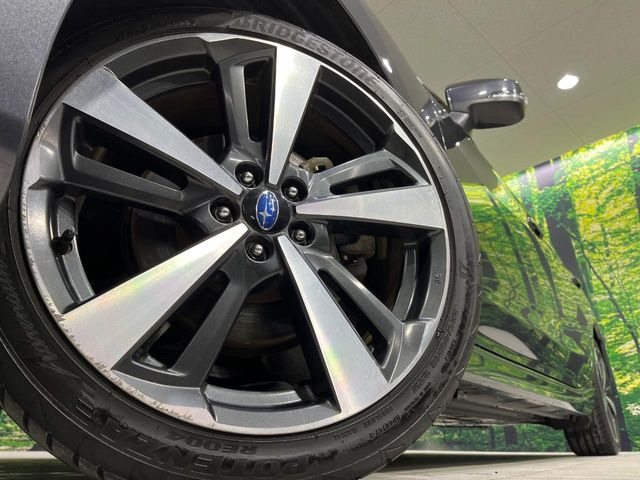 【純正18インチアルミホイール】外観にマッチした純正アルミホイールを装着しております。各種社外アルミホイールや、スタッドレスタイヤも取扱いしております。是非ご相談ください♪