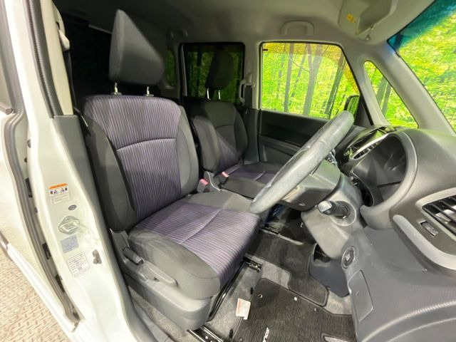 運転席シート廻りは使用感も少なく、良好な状態となっています。丁寧に使われていたことがよくわかりますね。