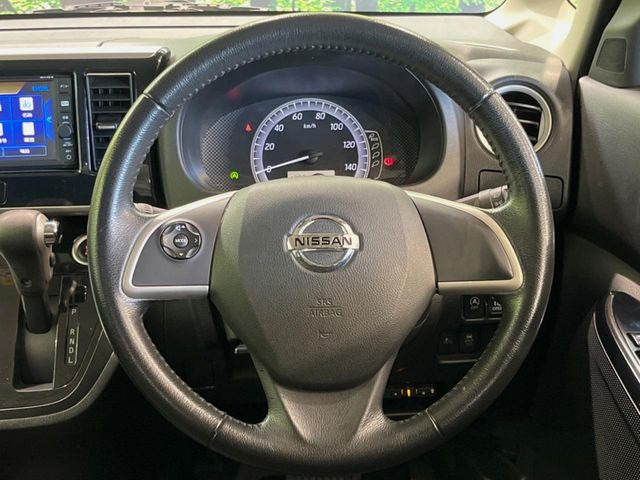 ステアリングも使用感が少なく、きれいな状態となっております♪