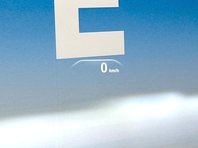 ���w�b�h�A�b�v�f�B�X�v���C:���݂̑��x�⑖�s�����f�W�^���\���ŉ^�]�ȑO���̃K���X�ɓ��e!�^�]���A���������炳���K�v�ȏ����m�F�ł���̂łƂ��Ă��֗��ň��S!