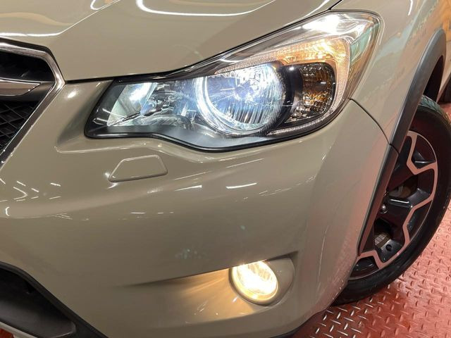 【HIDヘッドライト】非常に明るく前方を照らしてくれるので、悪天候や夜間の走行時も視界良好で安心してお乗りいただけます。