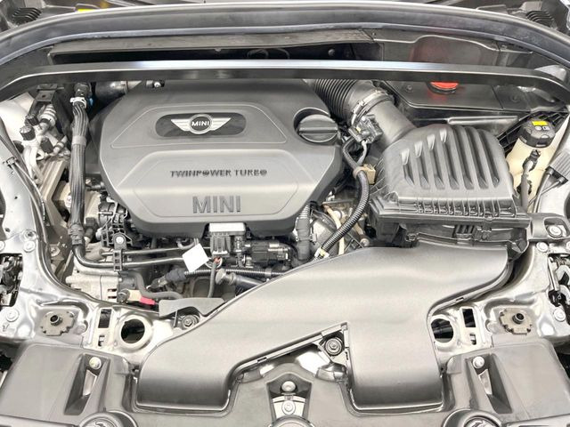 ●当店では、各メーカーの専用診断テスターを導入。国家資格を持つテクニカルスタッフも常駐しておりますので、万が一の際にも安心してご利用いただけます。