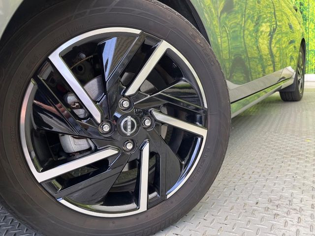 �y�����I�v�V����16�C���`�A���~�z�C�[���z�����I�v�V�����z�C�[���𑕒��B���s���\�̌���ɉ����A�O�ς����X�^�C���b�V���ɂȂ��Ă��܂��B