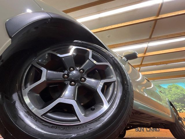 【純正17インチアルミホイール】外観にマッチした純正アルミホイールを装着しております。各種社外アルミホイールや、スタッドレスタイヤも取扱いしております。是非ご相談ください♪