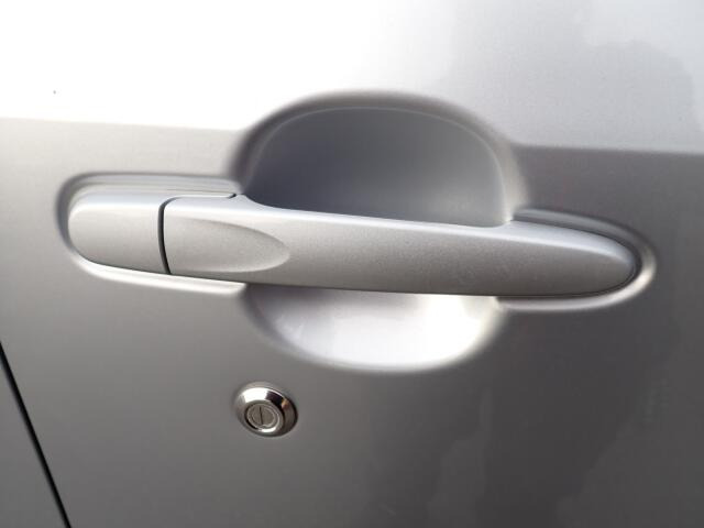 オリックス認定中古車は納車前点検時、エンジンオイル、オイルエレメント、エアコンフィルター、ワイパーゴムを交換してご納車致します。