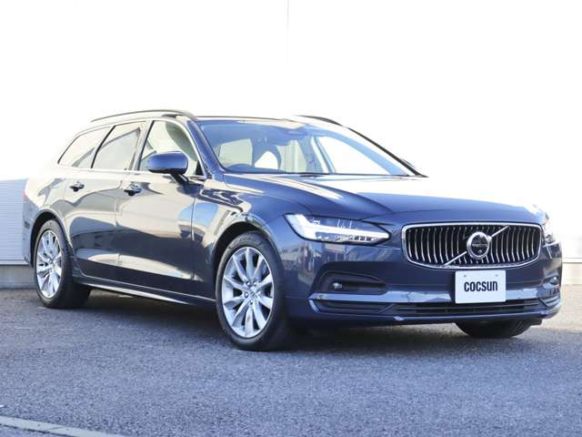 【最大91項目の点検整備】ボルボに精通した整備士が、車両の状態について最大91項目に及ぶチェック基準で厳密な点検整備を実施します。納車時には点検整備内容を記録した点検整備記録簿をお渡しします。