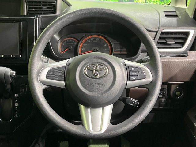 インテリアに合わせたデザインのステアリングは、運転される方のことも考え、運転しやすい形状、大きさです。是非一度、実際に触ってお確かめください。