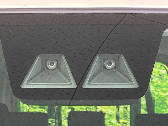 【トヨタセーフティセンス】走行中に前方の車両等を認識し、衝突しそうな時は警報とブレーキで衝突回避と被害軽減をアシスト。より安全にドライブをお楽しみいただけます。