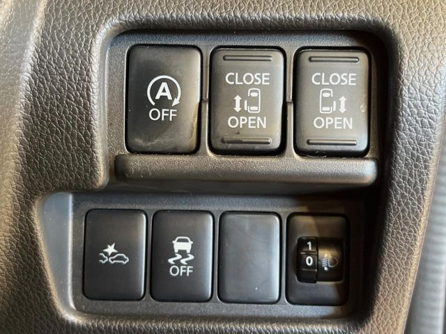 【両側パワースライドドア】スマートキーや運転席のスイッチで後席両側スライドドアの開閉が可能♪電動だから力を入れてドアを開ける必要が無く、小さなお子様でも簡単に開け閉めでき快適です♪