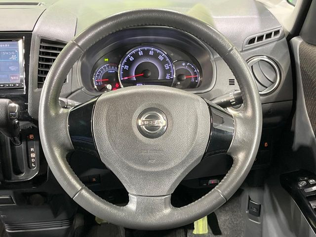 �y�����v�����X�e�A�����O�z�㎿�Ȋv���g�p���邱�ƂŁA��ɂ����������݂ƂĂ��^�]���₷���n���h���ł���