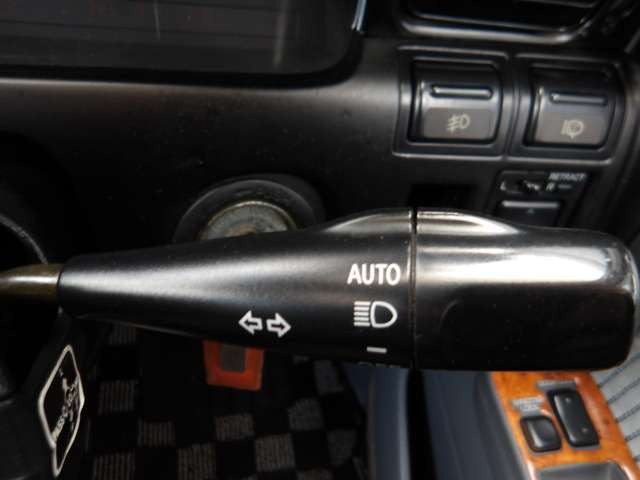 �I�[�g���C�g������̖��邳�ɉ����Ď����Ńw�b�h���C�g�̓_���E�������ł���@�\�ł�!���C�g�̕t���Y��E�����Y��Ȃǂ��Ȃ��Ȃ�A�J�̓���[���̑��s�����S!�g���l���ʉߎ��ɂ��֗��ł���!!