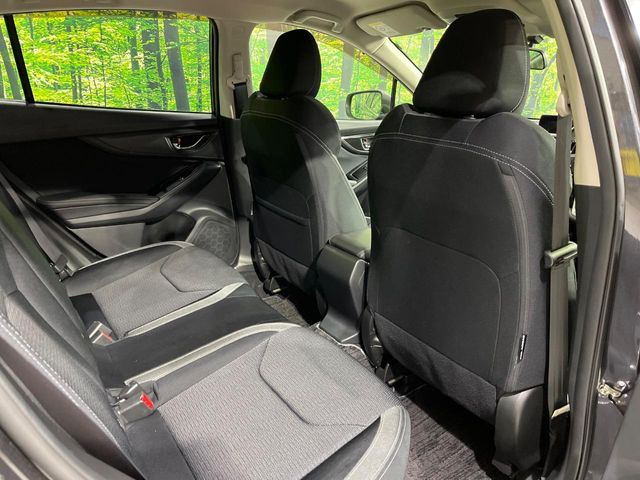 後部座席も気になるようなキズ・汚れやへたり等、大きなダメージはなく、良好な状態です。
