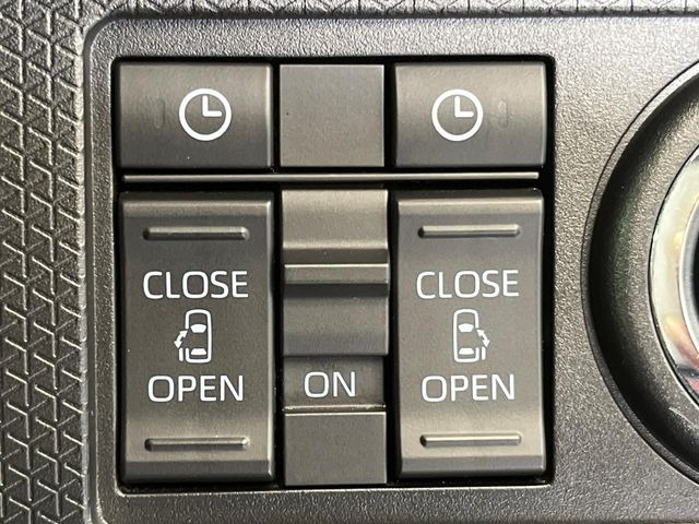 【両側パワースライドドア】スマートキーや運転席のスイッチで後席両側スライドドアの開閉が可能♪電動だから力を入れてドアを開ける必要が無く、小さなお子様でも簡単に開け閉めでき快適です♪