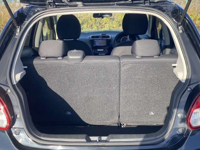 当店は年中無休となっております。営業時間は10:00〜19:00です。