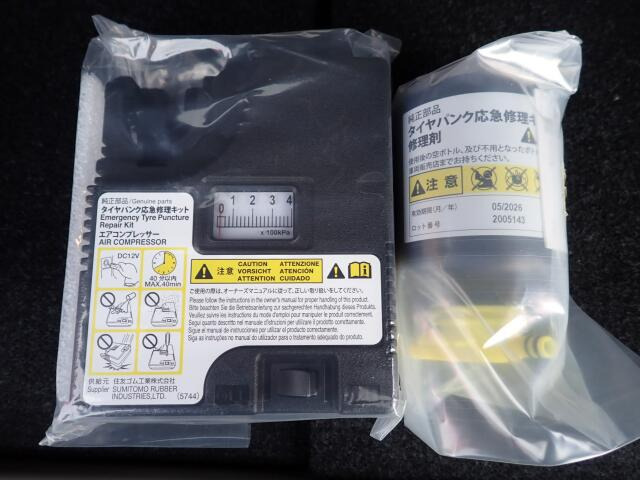 パンク修理キットが付いてます.