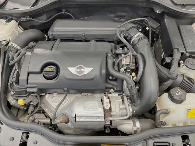 �����X�ł́A�e���[�J�[�̐�p�f�f�e�X�^�[�𓱓��B���Ǝ��i�����e�N�j�J���X�^�b�t���풓���Ă���܂��̂ŁA������̍ۂɂ����S���Ă����p���������܂��B