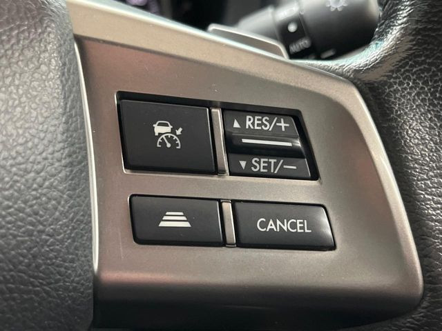 【全車速追従機能付クルーズコントロール】高速道路での長距離走行が楽に!!自動で速度を保つクルーズコントロールが、衝突軽減システムと連携し、前方の車両を感知して車間を保つように速度調節してくれます!!