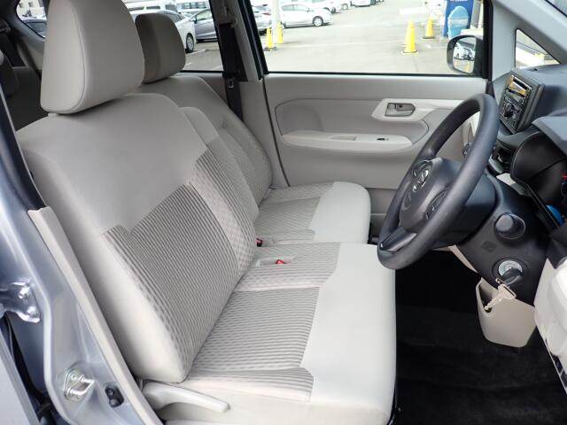 フロントシート、状態良好で安心です。大きな汚れもなく安心です