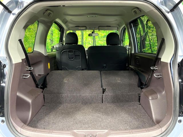 ���i�̂���������ʋ΁A���}���ɏ\���ȉ׎��X�y�[�X���m�ۂ��Ă���܂��B�Z�J���h�V�[�g��|���ƁA�傫�ȉו��̐ύڂ��\�ł���