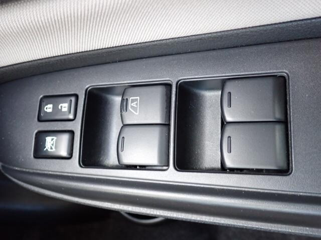 窓の開閉は電動(パワーウィンド)になりますので、便利ですよね。