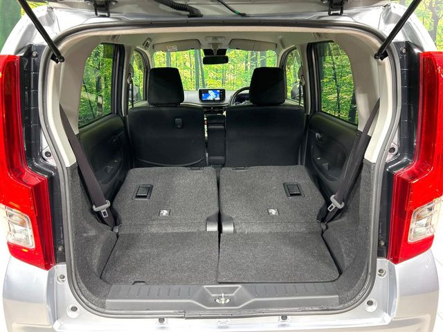 ���i�̂���������ʋ΁A���}���ɏ\���ȉ׎��X�y�[�X���m�ۂ��Ă���܂��B�Z�J���h�V�[�g��|���ƁA�傫�ȉו��̐ύڂ��\�ł���