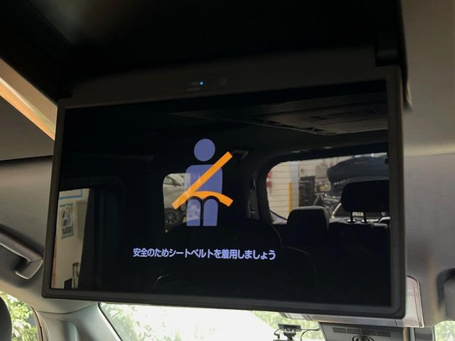【フリップダウンモニター】大画面モニターで後席でもエンタメをお楽しみいただけます。小さなお子様にも大人気の装備です♪