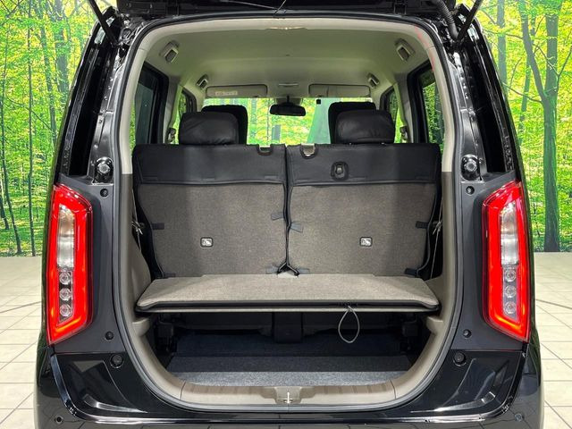 ���i�̂���������ʋ΁A���}���ɏ\���ȉ׎��X�y�[�X���m�ۂ��Ă���܂��B�Z�J���h�V�[�g��|���ƁA�傫�ȉו��̐ύڂ��\�ł���