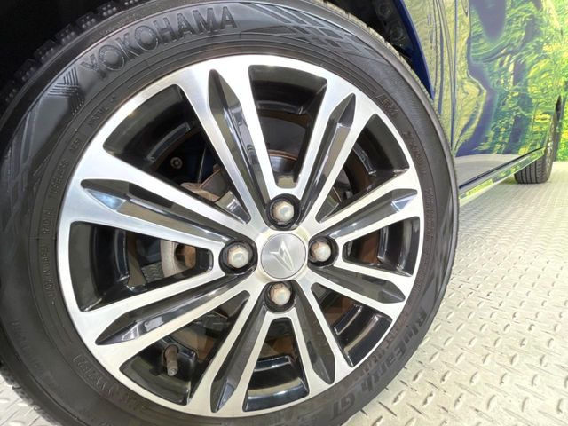 �y����15�C���`�A���~�z�C�[���z�O�ςɃ}�b�`���������A���~�z�C�[���𑕒����Ă���܂��B�e��ЊO�A���~�z�C�[����A�X�^�b�h���X�^�C�����戵�����Ă���܂��B���񂲑��k����������