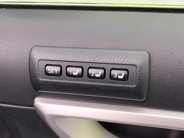 【メモリーシート】ドライバーごとに設定したシート位置を記憶して、ボタン一つで切り替えできる便利な機能!運転する方が複数名いらっしゃるご家庭におすすめです